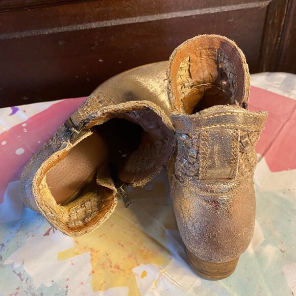 Seychelles Western Leather Cutout Booty in Gold - Picture 4 of 10